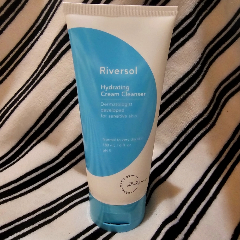 Riversol Hydrating Cream Cleanser